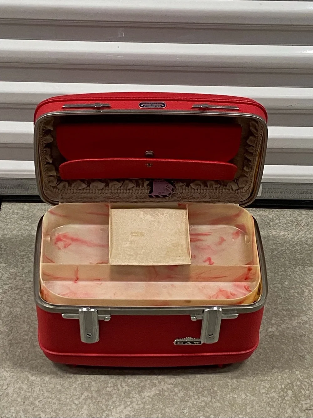 Vintage Red Nested Travel Case Set with Silver Trim Unisex